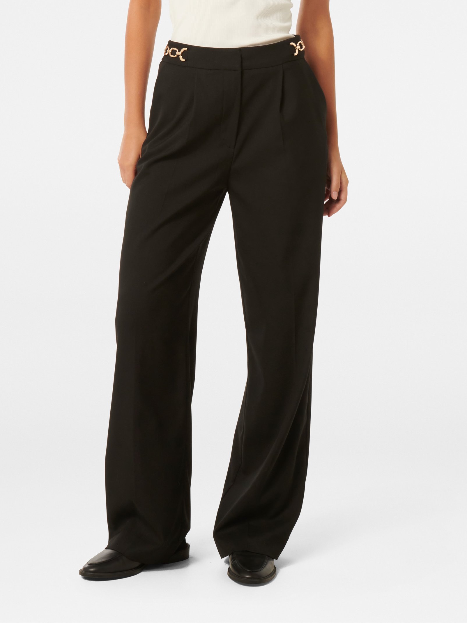 Remi Trim Detail Straight Pant